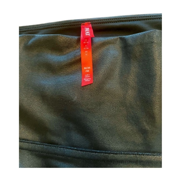 Women’s Spanx black leggings size M - Picture 3 of 3